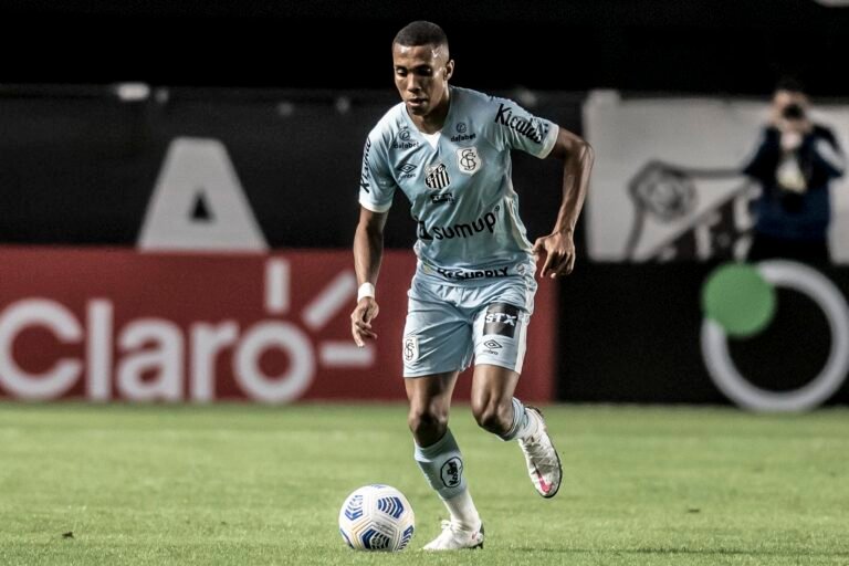 Santos recebe sondagens por Madson e não descarta negociá-lo