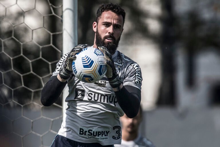 São Paulo quer Jandrei, do Santos, para disputar com Volpi em 2022