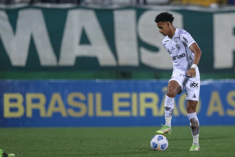 Presidente do Atlético, Sérgio Coelho desmente rumores sobre Dylan Borrero