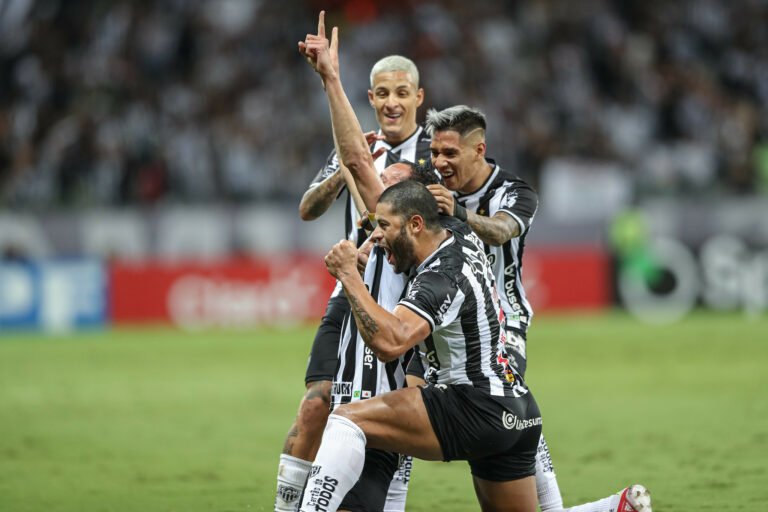 Hulk, Zaracho e Arana concorrem a prêmio ‘Craque da Galera’ do Brasileirão
