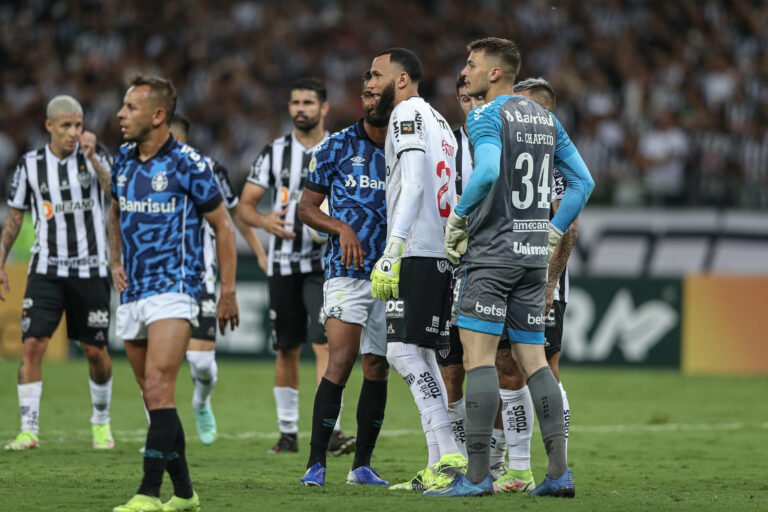 Com apenas um titular, Atlético-MG revela relacionados para partida contra o Grêmio