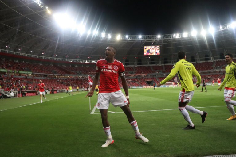 Atlético Mineiro encaminha contratação de Edenilson
