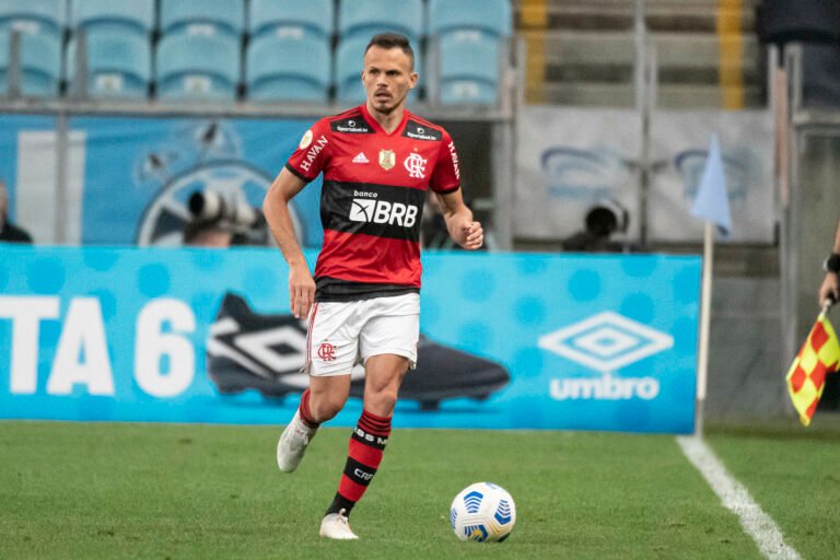 Jornalista diz que Santos está interessado em Renê, do Flamengo
