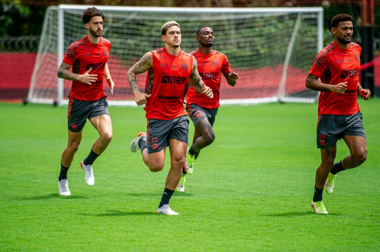 Flamengo divulga relacionados para duelo contra o Sport com nove desfalques