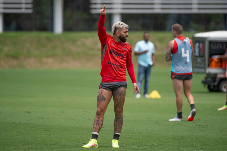 Com retorno de Gabigol, Flamengo divulga relacionados para duelo contra o Santos