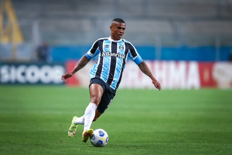 Belmonte atualiza negociações do São Paulo com Douglas Costa e Soteldo