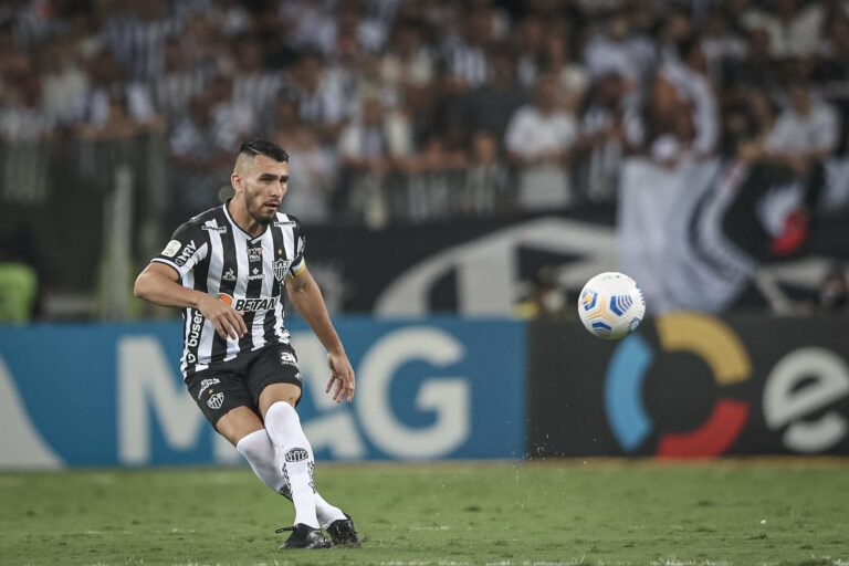 Atlético Mineiro recebe proposta por zagueiro e deve encaminhar sua saída