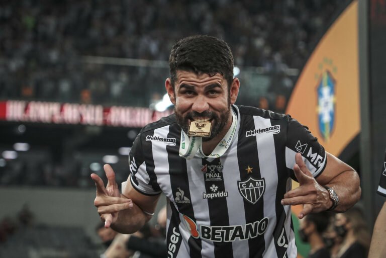 Diego Costa vira alvo de clubes espanhóis e um deles abre conversas para repatriar o atacante