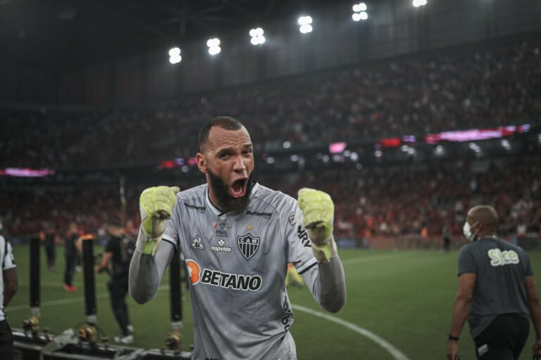 Presidente do Atlético fala de renovação do clube com goleiro Everson até 2025