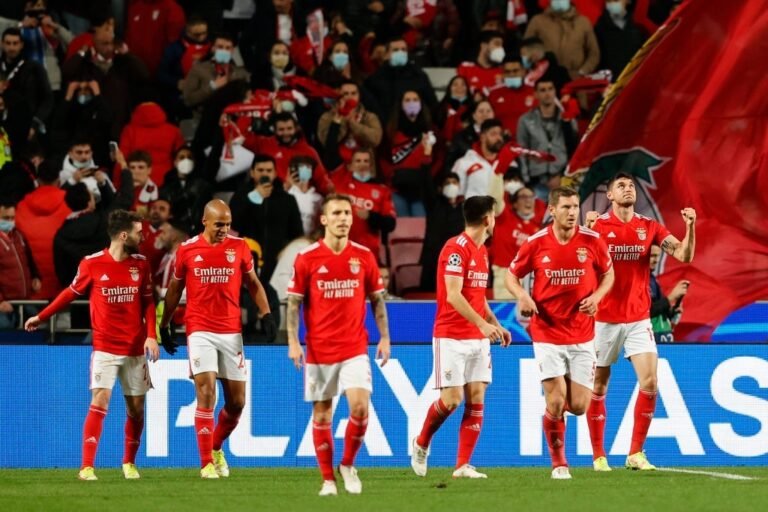 Benfica vence Dínamo de Kiev e segue para os oitavos da Champions