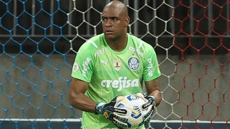 Cruzeiro anuncia a contratação de Jailson, ex-Palmeiras