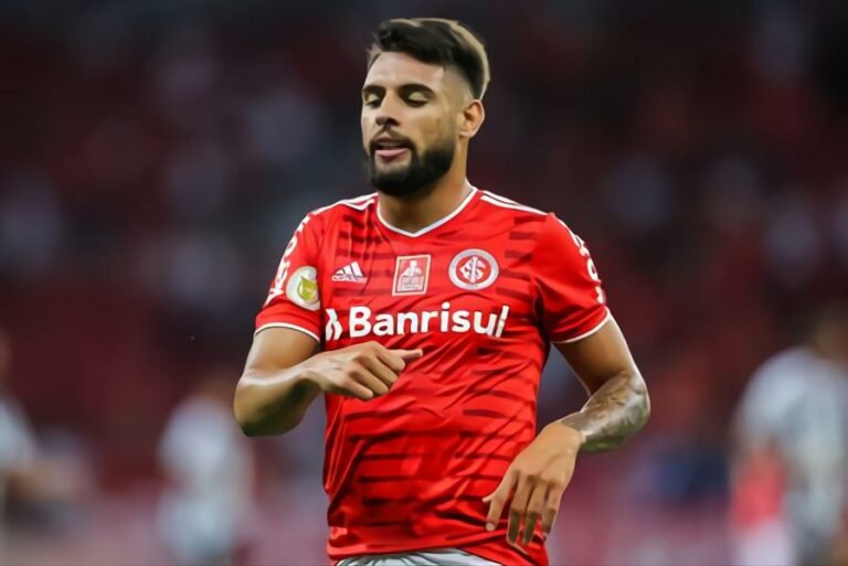 Yuri Alberto é oferecido ao Barcelona; clube espanhol prioriza Cavani
