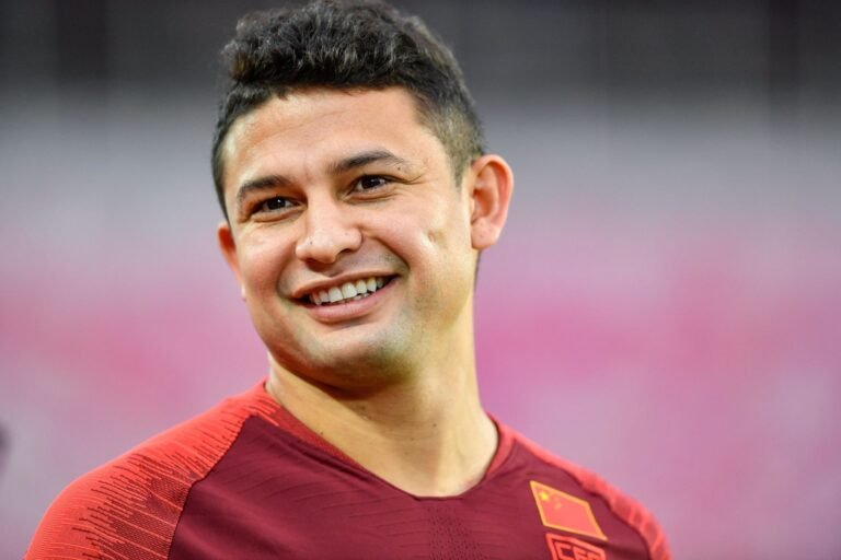 Fluminense ainda avalia contratação de Elkeson, diz repórter
