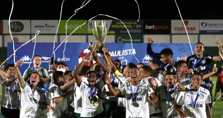 Palmeiras inscreve força máxima, com “profissionais” e promessas para Copinha