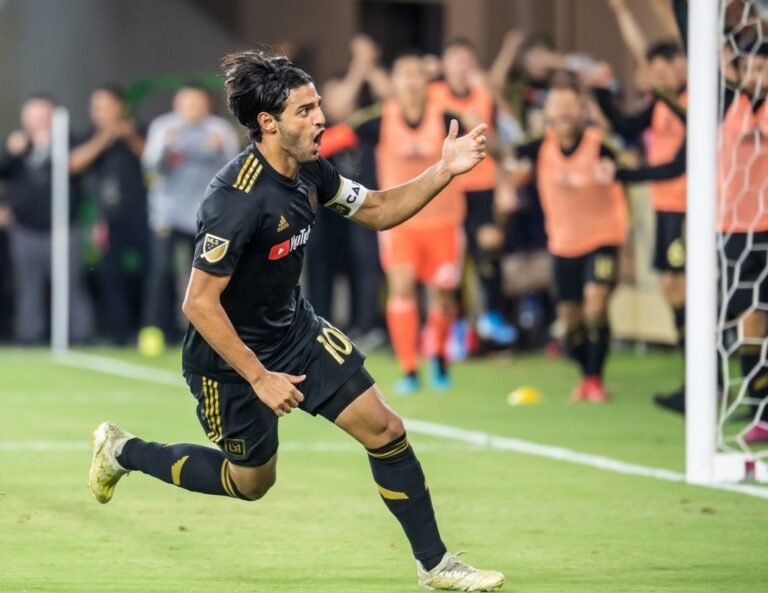 Abel Ferreira teria pedido ao Palmeiras a contratação de Carlos Vela