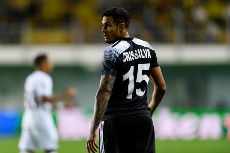 Destaque da Champions, lateral brasileiro recebe proposta do Fluminense