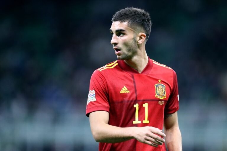 Ferrán Torres aceita proposta do Barcelona e deixa Manchester City