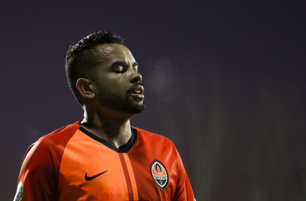 Dentinho recebe sondagens de 5 clubes para retornar ao futebol brasileiro