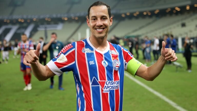 A pedido de Carille, Santos negocia a contratação de Rodriguinho