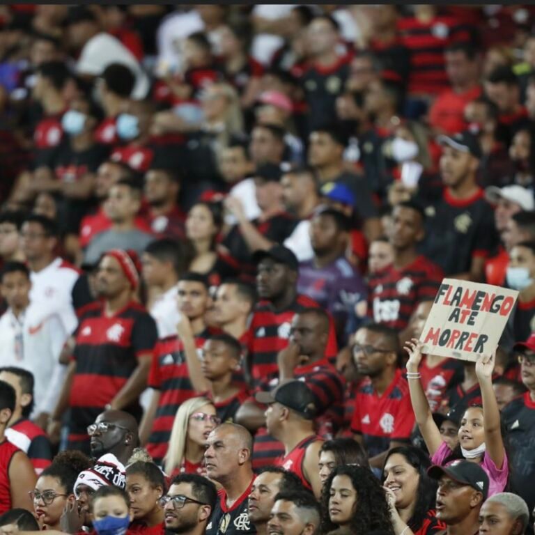 Time do Flamengo é alvo de protestos da torcida no Maracanã: “Vergonha, vergonha. Time sem vergonha”