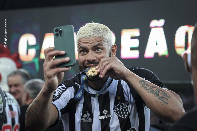 Hulk aponta dificuldades sobre jogar no futebol chinês e cita Marinho: ‘Foi reserva lá’