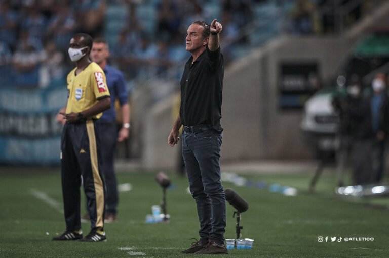 Cuca destaca oportunidade valiosa para jovens diante o Grêmio