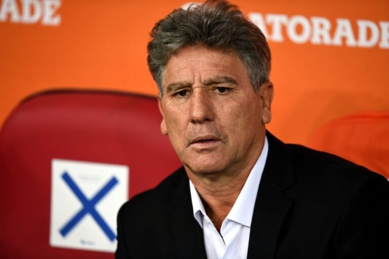 Corinthians pode realizar nova investida por Renato Gaúcho caso Sylvinho seja demitido