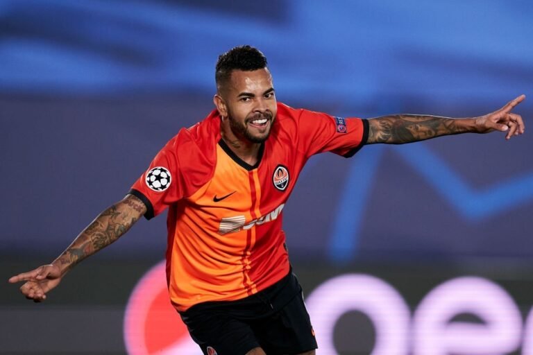 Especulado no Corinthians, Dentinho encaminha acerto com Fortaleza