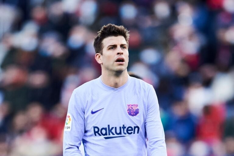 Piqué poderá se aposentar no fim da temporada, diz jornal