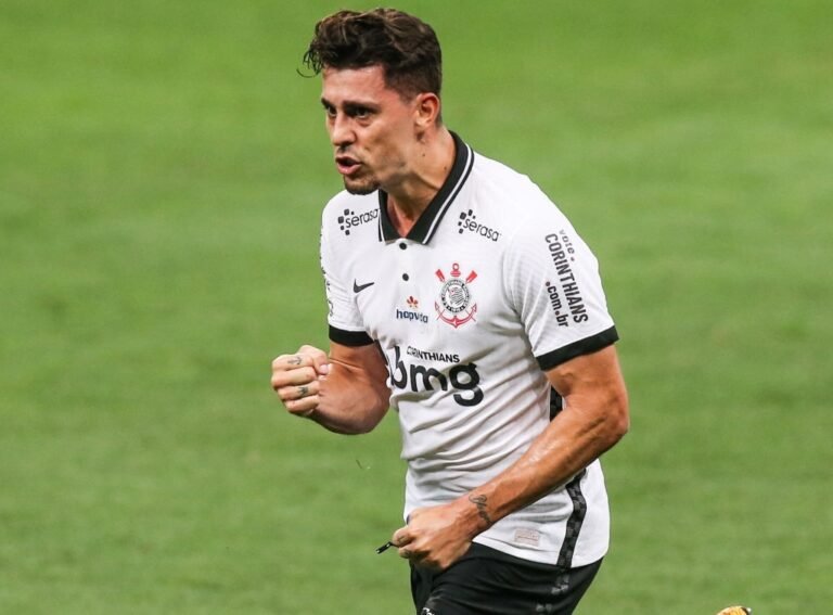 Danilo Avelar encaminha acerto com Cruzeiro