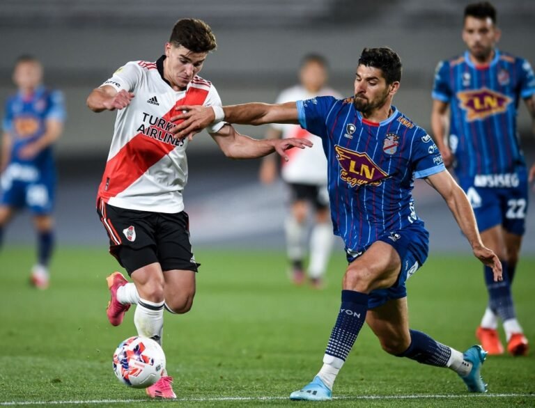 Denis Abrahão confirma interesse do Grêmio em zagueiro argentino
