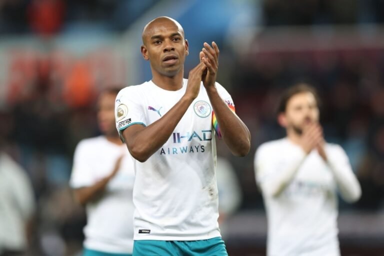 Atlético-MG estuda contratação de Fernandinho, do Manchester City