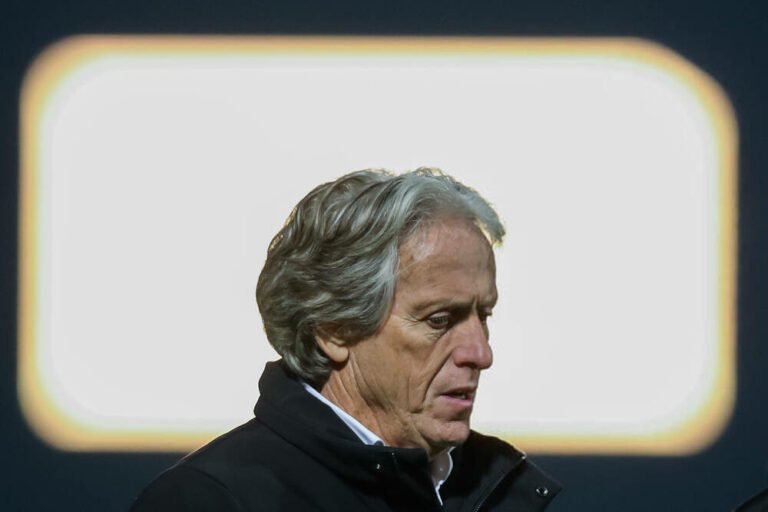 Alvo do Flamengo, rescisão de Jorge Jesus com Benfica custa cerca de R$ 39 milhões