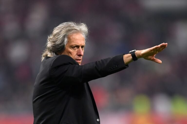 Jornalista diz que Jorge Jesus não disse ‘sim’ ao Flamengo: “Estratégia para pressionar o Benfica”