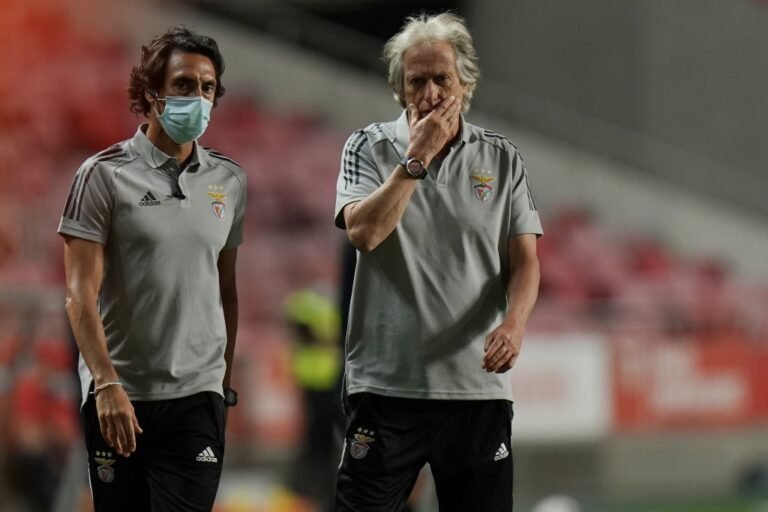 Auxiliar confirma reunião de Jorge Jesus com Flamengo: “Disse que não quer abandonar o Benfica”