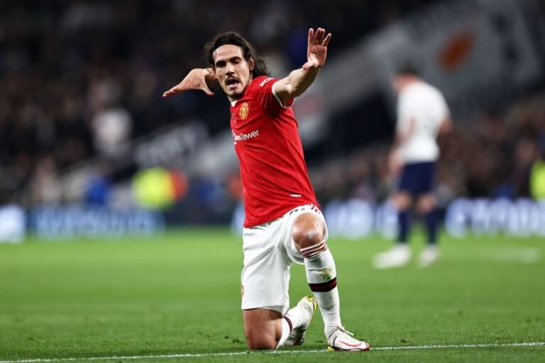 Corinthians supera oferta salarial do Barcelona por Cavani; veja valores