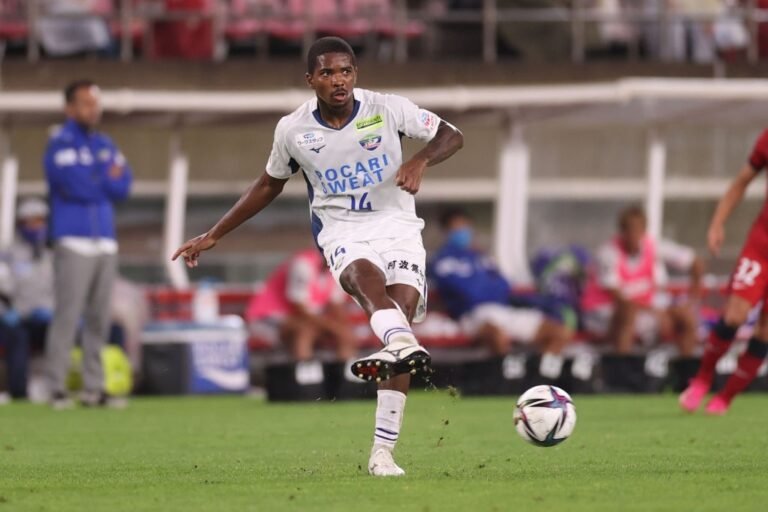 Ceni pede a contratação de ex-zagueiro do Cruzeiro ao São Paulo