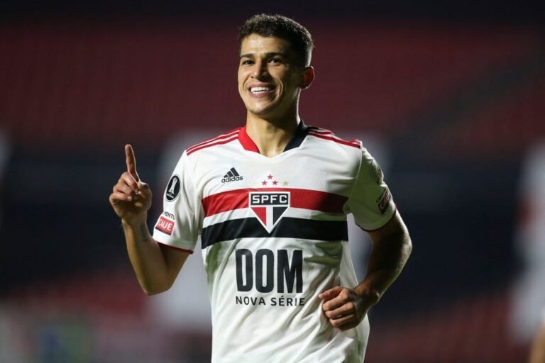 São Paulo recebe proposta de clube japonês por Vitor Bueno