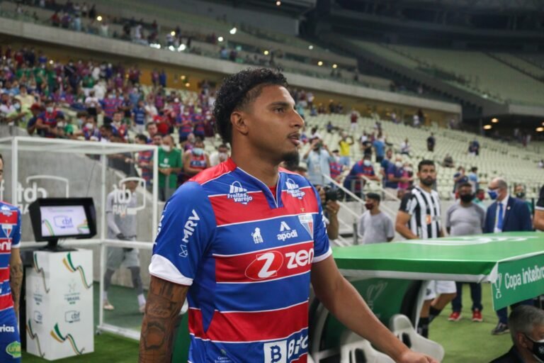 Volante Éderson volta a entrar no radar do Atlético Mineiro