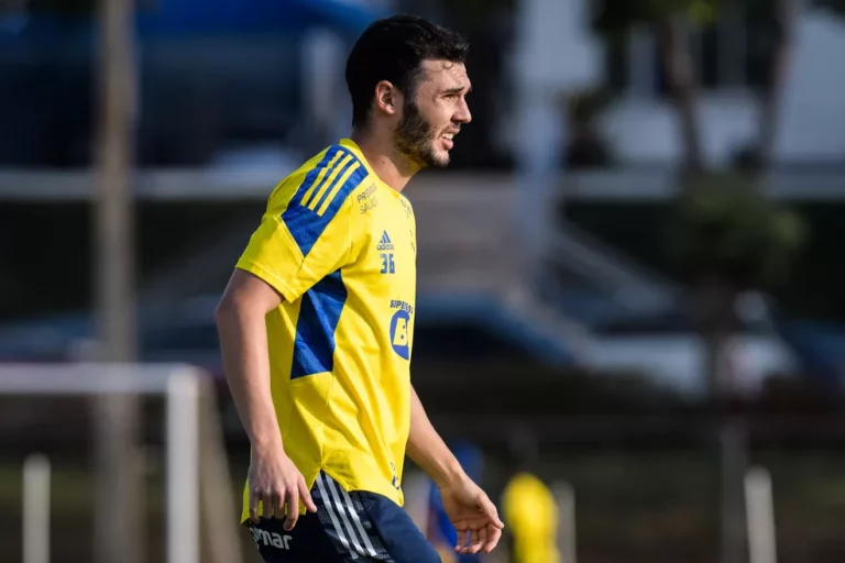Em mensagem de despedida, Jean Victor fala da honra em ter jogado no Cruzeiro