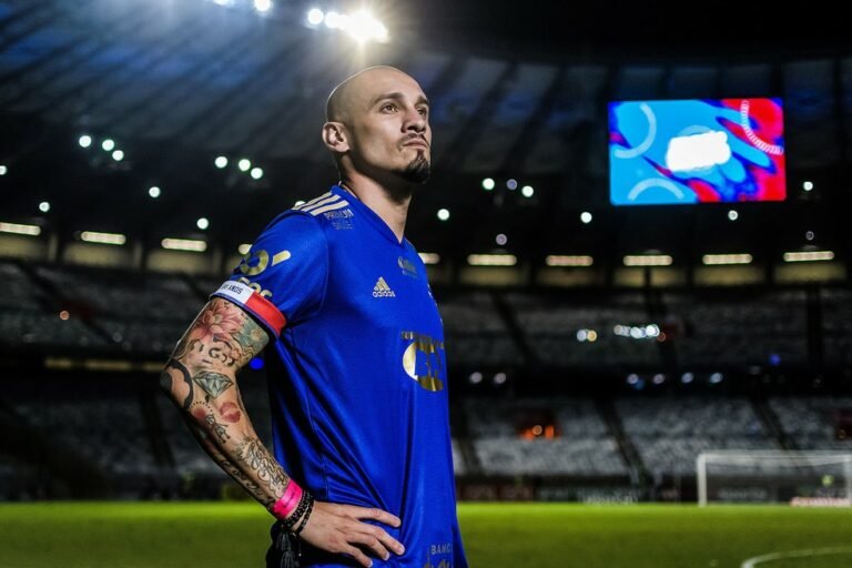 Maicon revela porque veio para o Cruzeiro