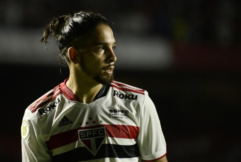 Benítez faz post com tom de despedida e indica saída do São Paulo