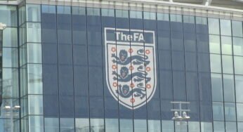 Em reunião, Premier League resolve continuar temporada; clubes sofrem com COVID