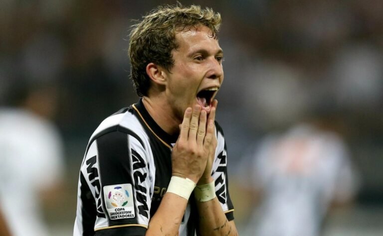 Insatisfeito nos Emirados Árabes, Bernard pode retornar ao Atlético-MG