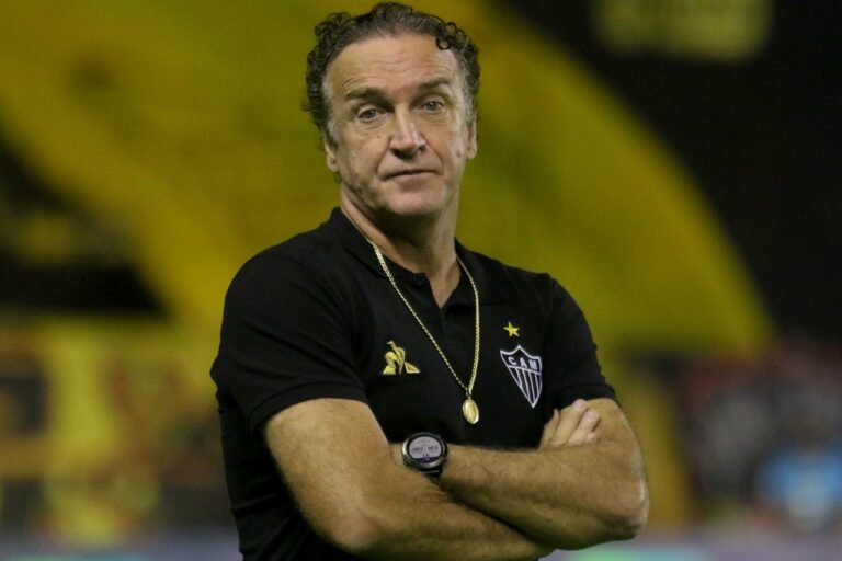 Sem acordo, Cuca pagará sua multa rescisória para deixar o Atlético