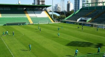 Buscando recuperação em 2022, Chapecoense anuncia nova comissão técnica