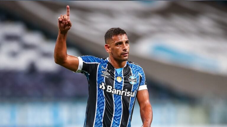 Após ser liberado, Diego Souza é recontratado pelo Grêmio, diz portal