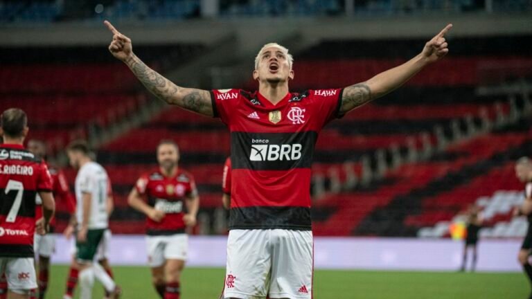 Galiotte evita falar sobre interesse do Palmeiras em Pedro, mas elogia: “Grande jogador”