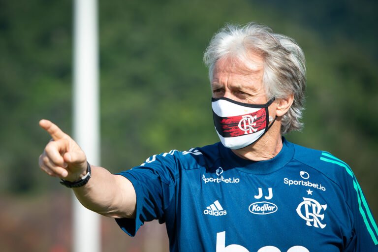 Com futuro indefinido no Benfica, Jorge Jesus aguarda proposta do Flamengo
