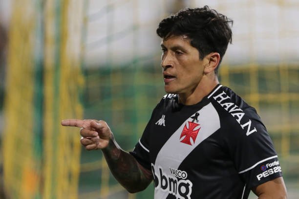 Alvos de clubes brasileiros, Cano quer manter salário nos tempos de Vasco; veja o que será preciso para contratá-lo